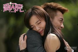 吻戏视频强势吻戏抱腰,激情四溢！吻戏视频中的强势吻戏与深情抱腰瞬间